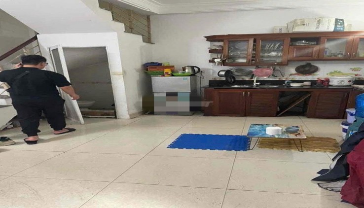 Cho thuê nhà Ở NHÓM, HỘ GĐ ngõ Bùi Xương Trạch, DT 34m2-3 tầng- 3 NGỦ - Giá 8 triệu